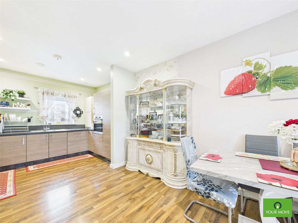 Additional image 6 of 3 bed flat for saleVestry Court, 2, Bournebrook Grove, Romford RM7