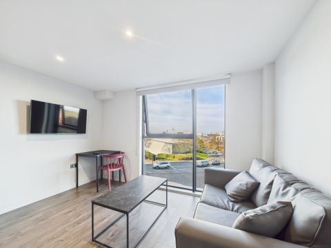 Element The Quarter, 88 Low Hill Street L6, Studio to rent