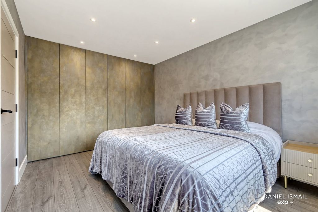 Additional image 27 of 5 bed detached house for saleGreat Berry Lane, Langdon Hills, Basildon SS16
