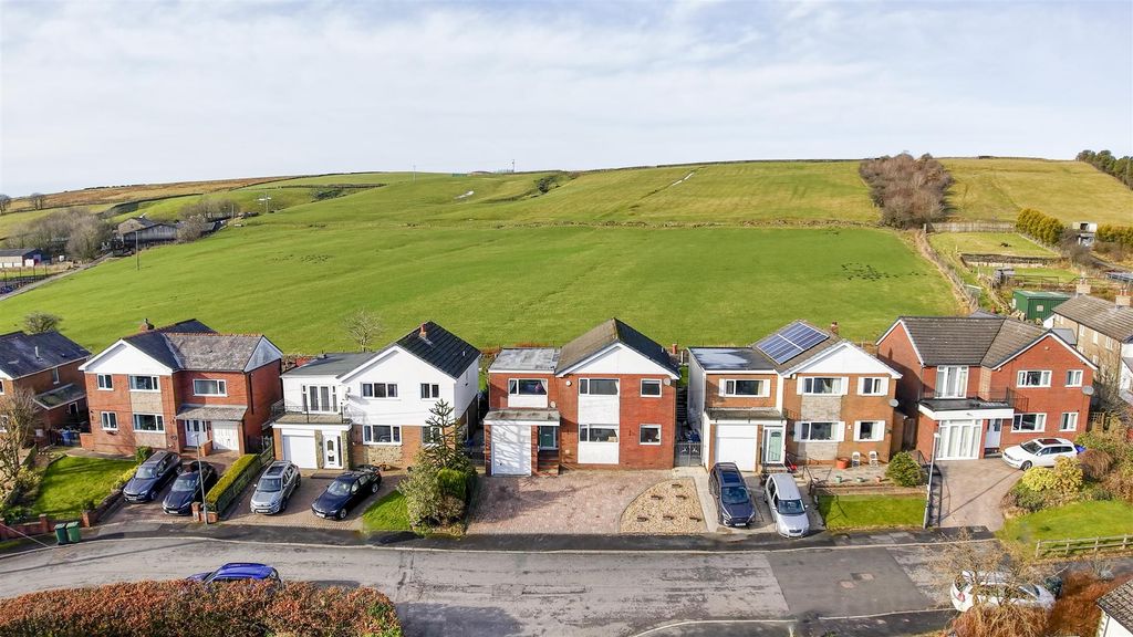3 bed detached house for saleHillside Crescent, Weir, Bacup, Rossendale OL13