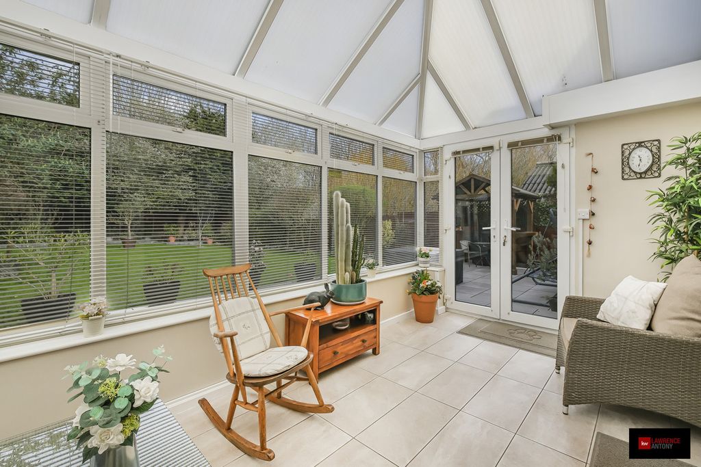 Additional image 20 of 5 bed detached house for saleLee Chapel Lane, Basildon SS16