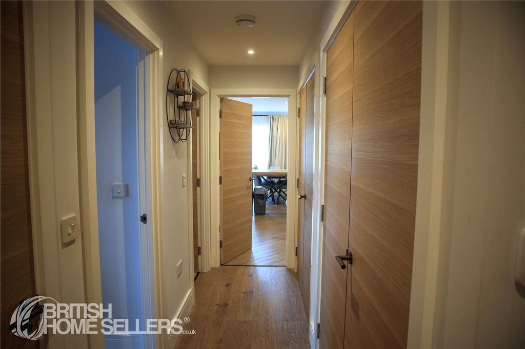 Additional image 7 of 2 bed flat for saleFlagstaff Road, Reading, Berkshire RG2