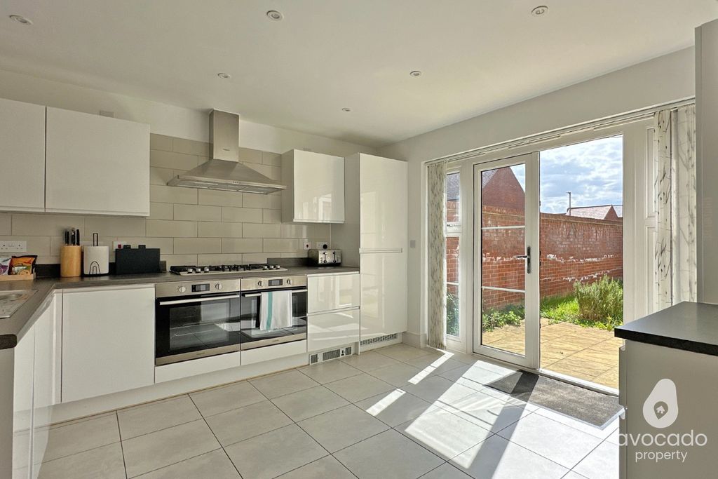 Additional image 4 of 5 bed detached house for saleWhitelands Way, Kingsmere, Bicester OX26
