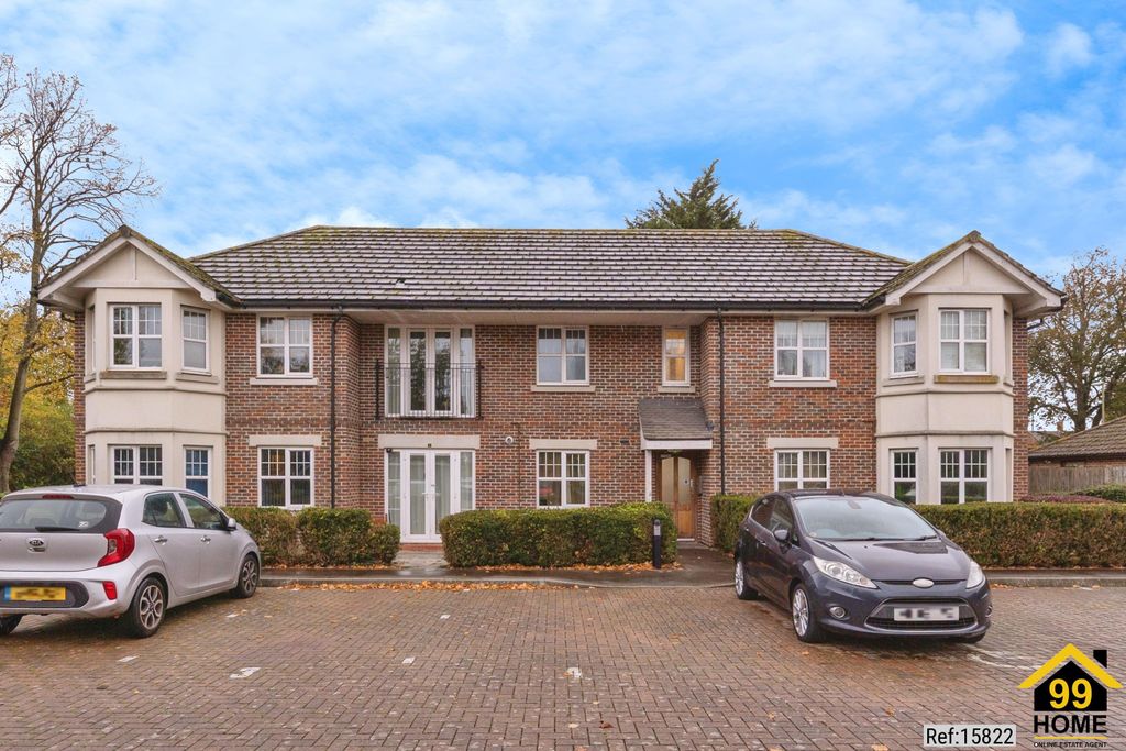 2 bed flat for saleQuinton Fields, Emsworth, Hampshire PO10 photo 2