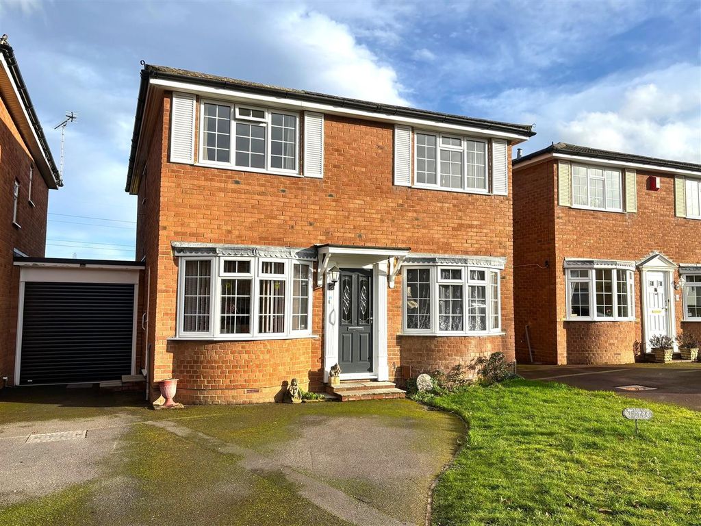4 bed link detached house for saleKashmir Close, New Haw, Addlestone KT15