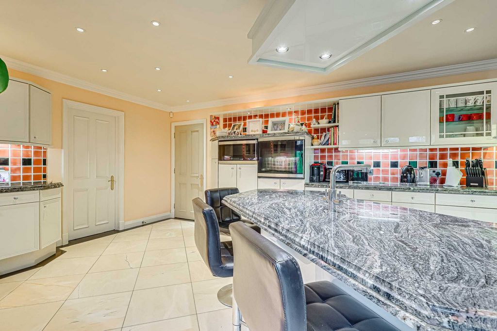 Additional image 25 of 4 bed detached house for saleVicarage Hill, Benfleet SS7
