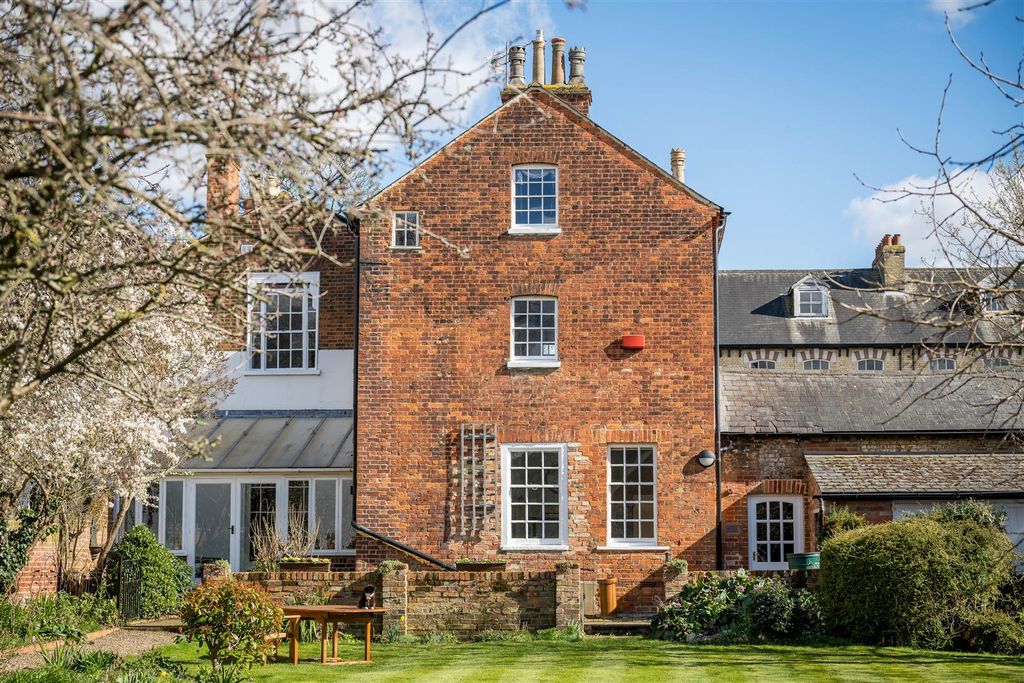 Additional image 27 of 8 bed semi-detached house for saleThe Crescent, Bedford MK40