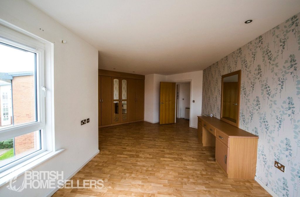 Additional image 4 of 2 bed flat for salePentre Doc Y Gogledd, Llanelli, Carmarthenshire SA15