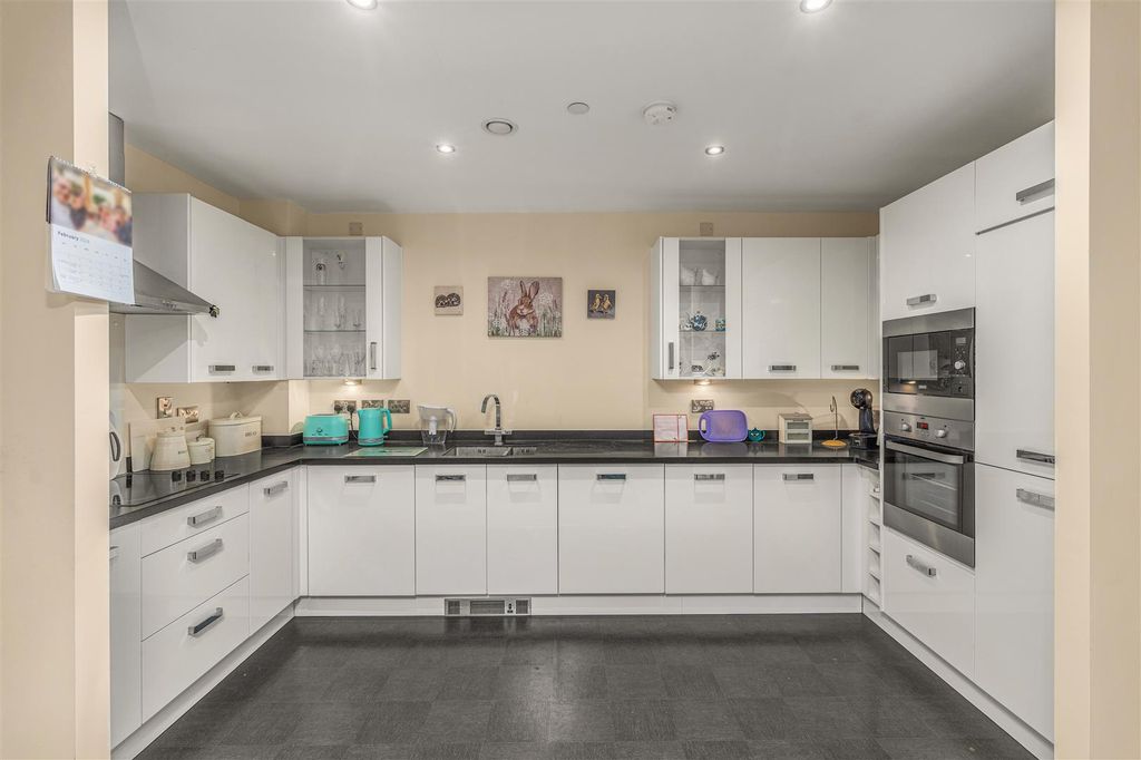 Additional image 3 of 2 bed flat for saleBath Road, Banbury OX16