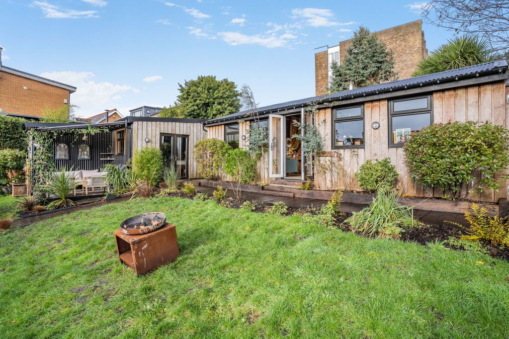Additional image 27 of 4 bed semi-detached house for saleOld Village Road, Barry CF62