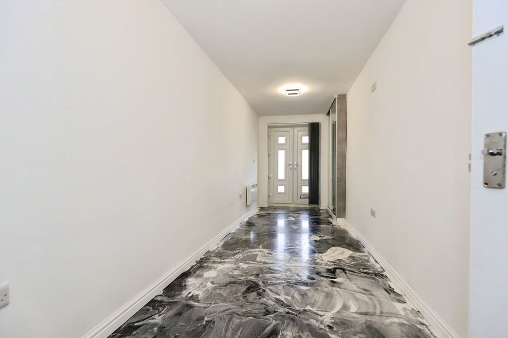 Additional image 8 of 4 bed semi-detached house for saleSheaves Close, Bilston, West Midlands WV14