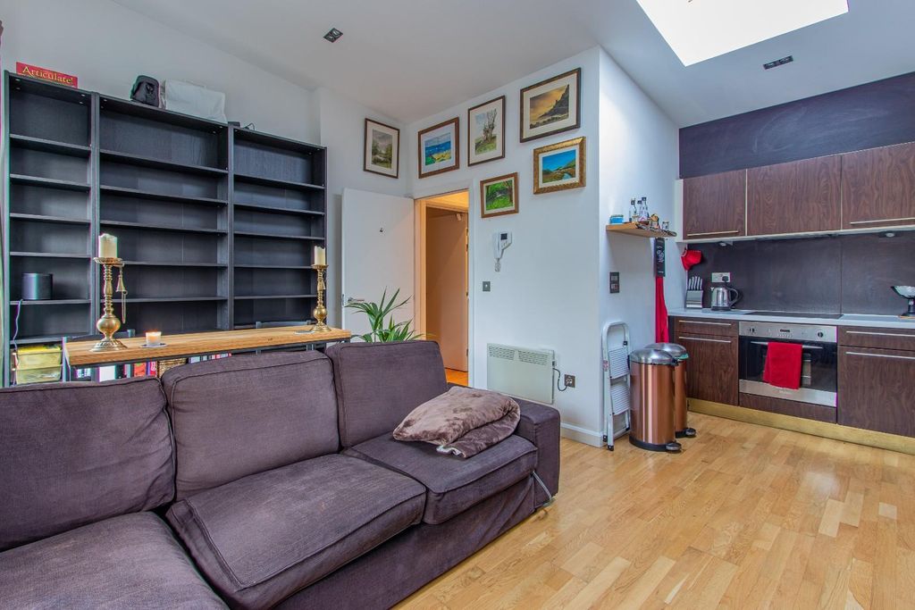 Additional image 6 of 2 bed flat for saleGwynt Mews, Cathedral Road, Pontcanna, Cardiff CF11