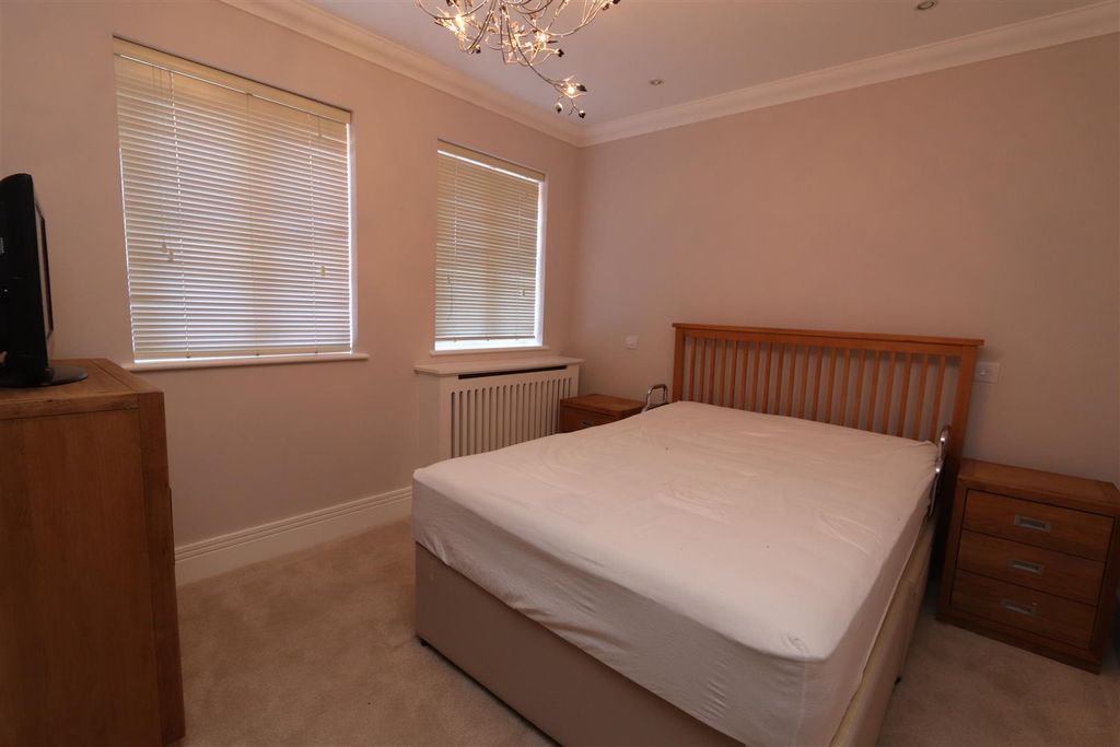 Additional image 11 of 2 bed flat for saleHigh Street, Billericay, Essex CM12