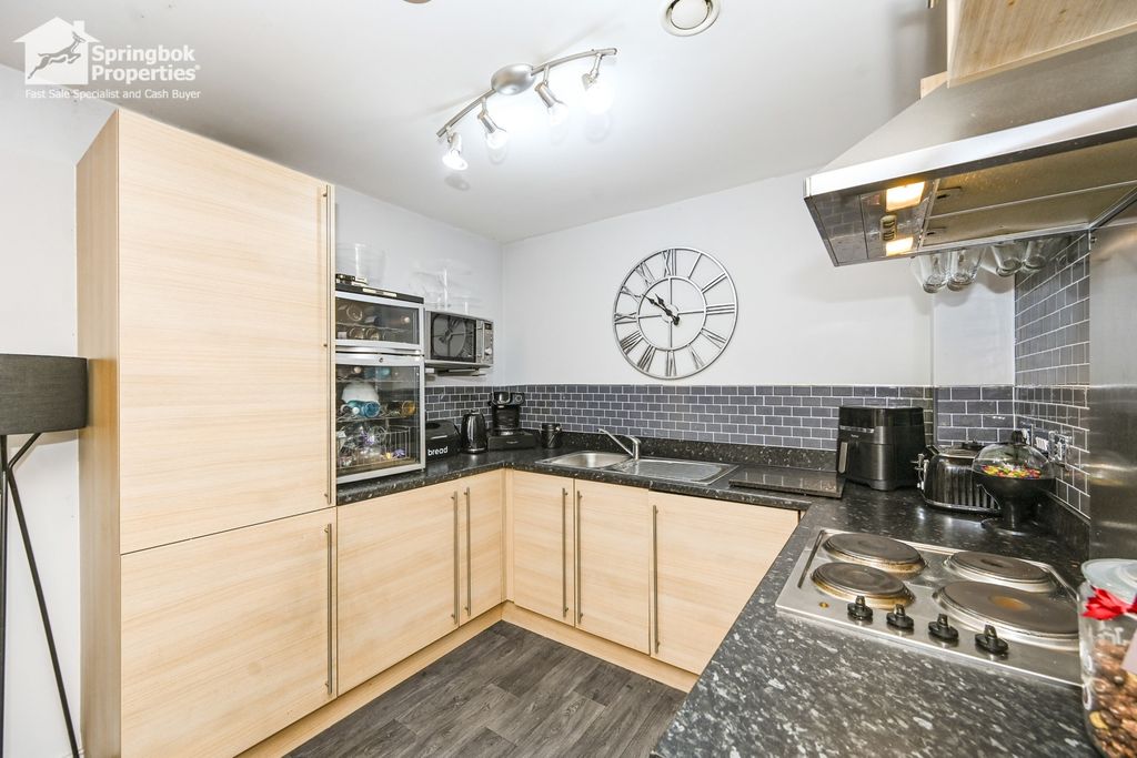 2 bed flat for saleLock 7, The Decks, Runcorn, Cheshire WA7 photo 5
