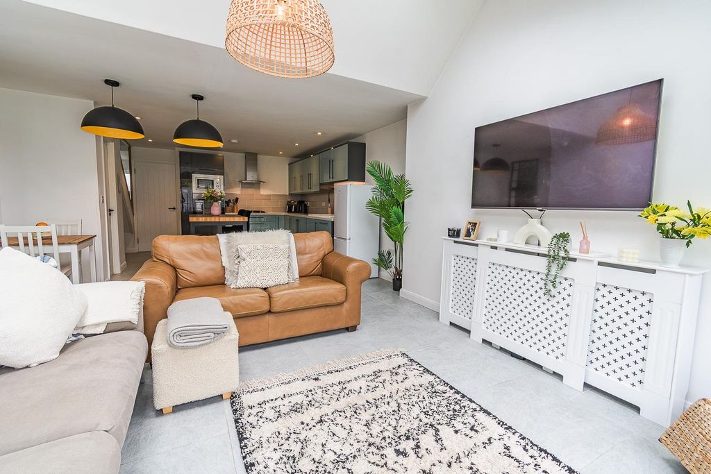 Additional image 2 of 4 bed terraced house for saleMarine Drive, Barry CF62
