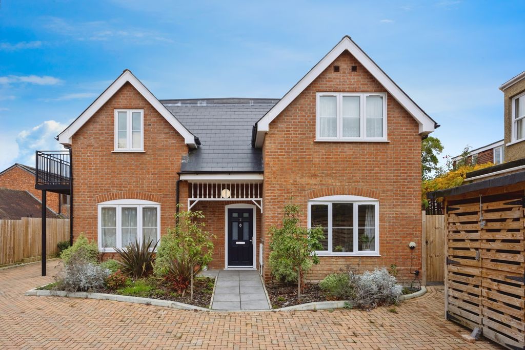 2 bed maisonette for saleEggars Hill, Aldershot, Hampshire GU11