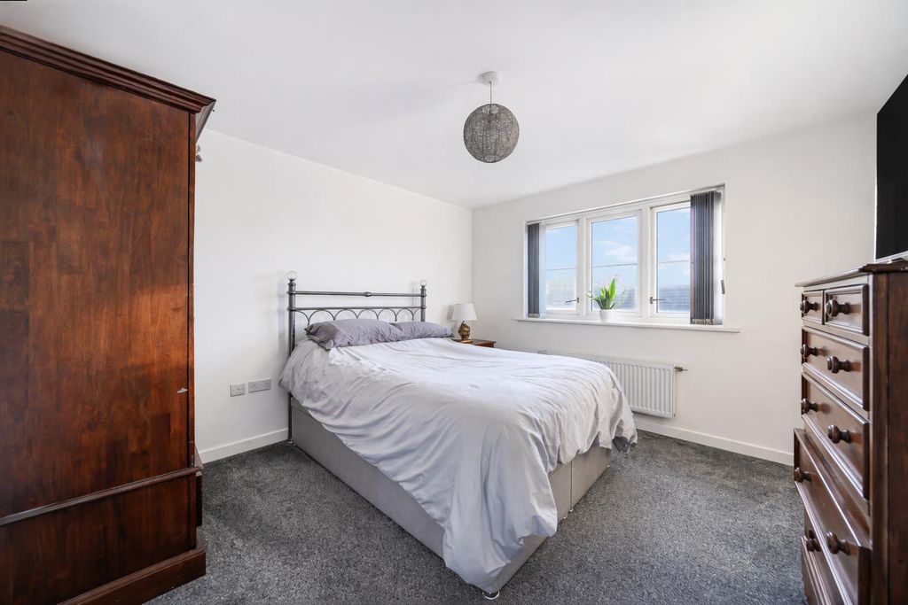 Additional image 6 of 2 bed flat for saleKings Crescent, Aylesford ME20