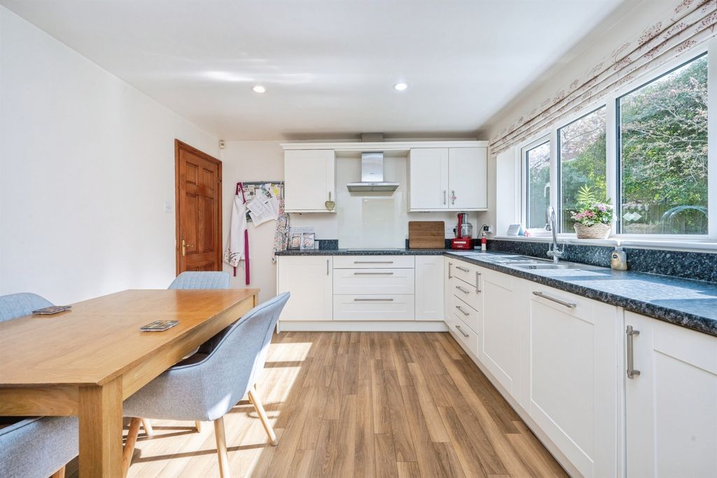 Additional image 9 of 4 bed detached house for saleSchool Lane, Weston Turville, Aylesbury HP22