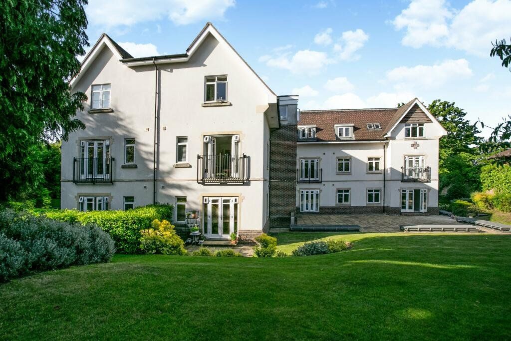 Additional image 8 of 2 bed flat for saleStation Road, Beaconsfield, Buckinghamshire HP9