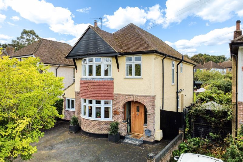 5 bed detached house for saleHare Hill, Row Town KT15