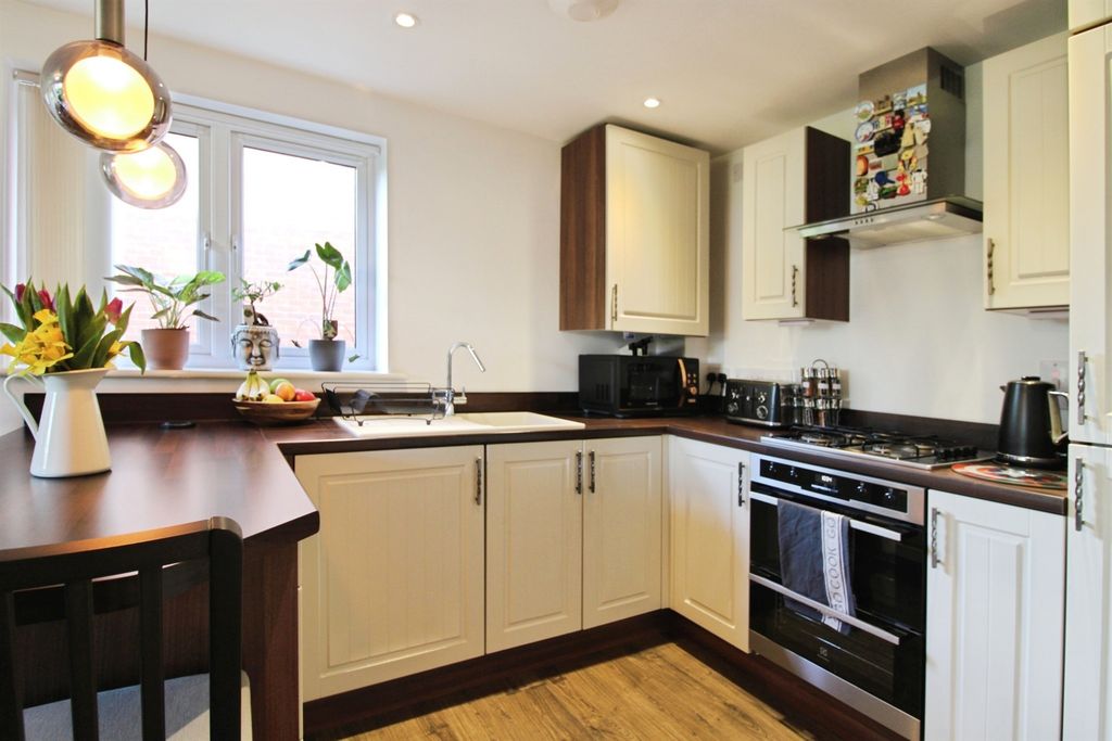 Additional image 3 of 2 bed flat for saleFfordd Y Mileniwm, Barry CF62