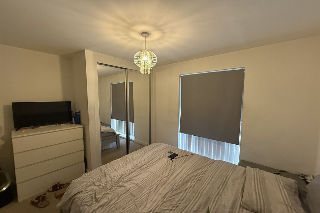 Additional image 5 of 2 bed flat for saleSaxon House DA17