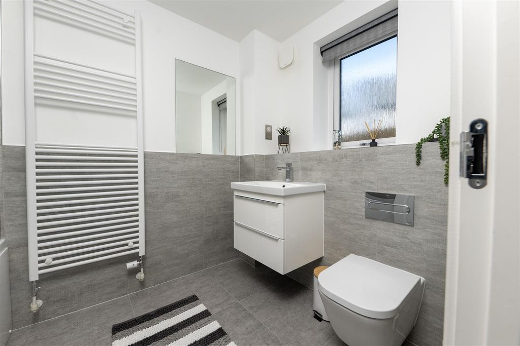 Additional image 7 of 2 bed flat for sale41 Meadow Wood Road, Inverness IV2