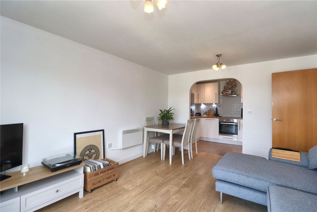 Additional image 10 of 2 bed flat for sale101 Goldsworth Road, Woking, Surrey GU21