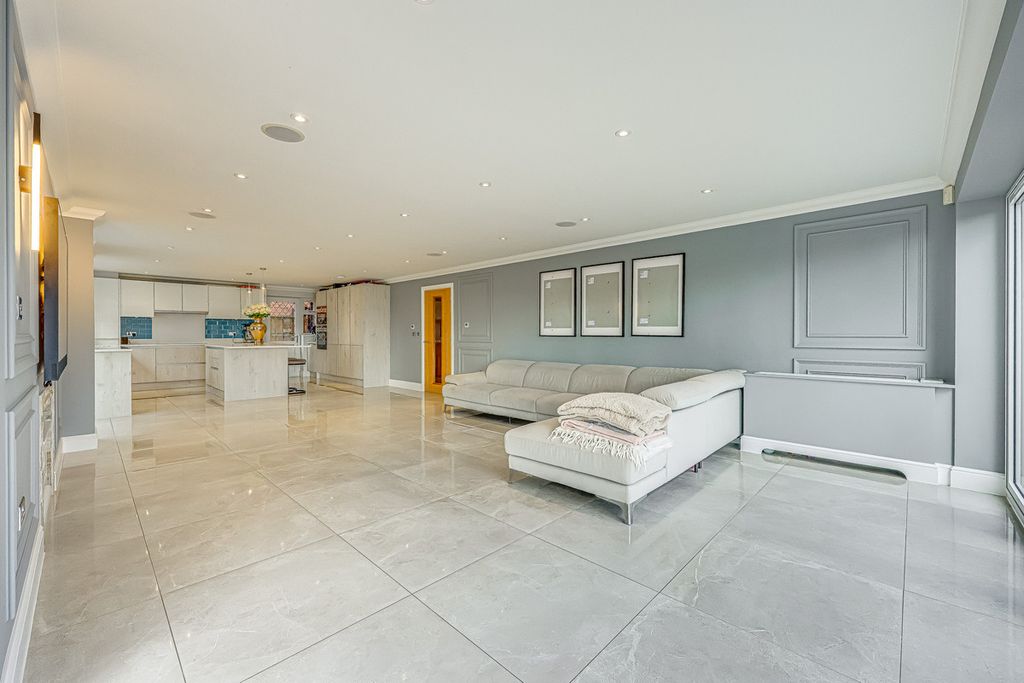 Additional image 8 of 5 bed detached house for saleSwale Road, Benfleet SS7