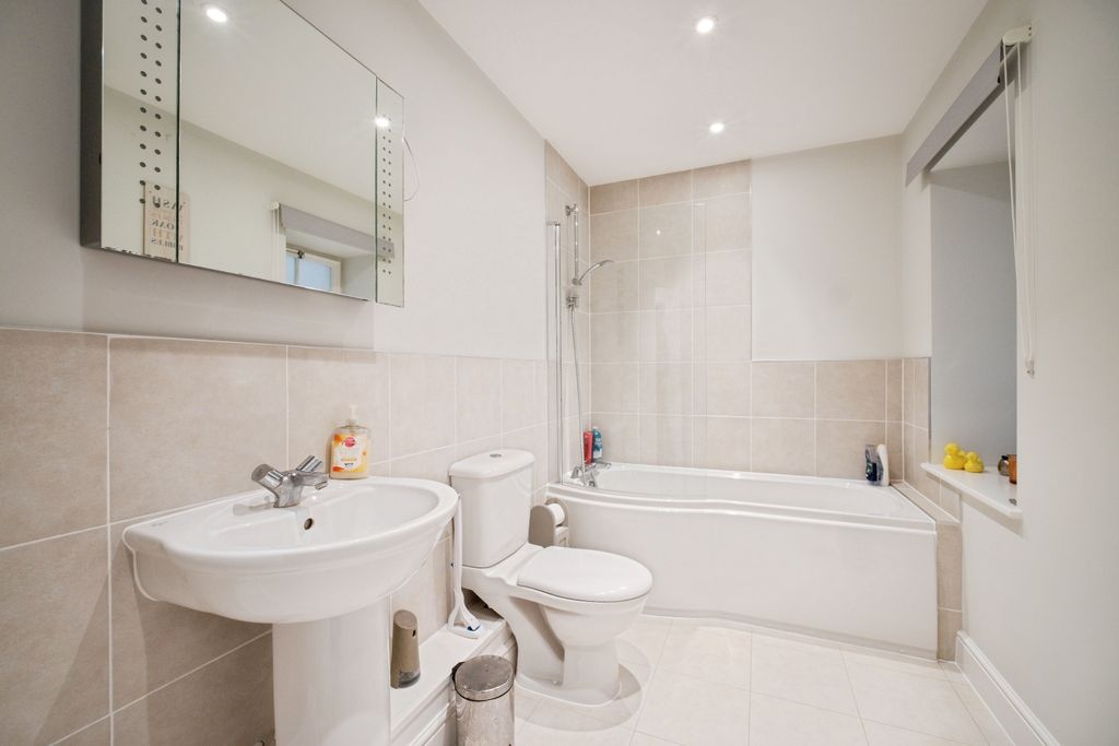 Additional image 19 of 2 bed flat for saleHospital Hill, Aldershot GU11