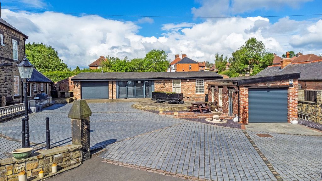 Additional image 31 of 5 bed property for saleBroad Street, Hoyland, Barnsley S74