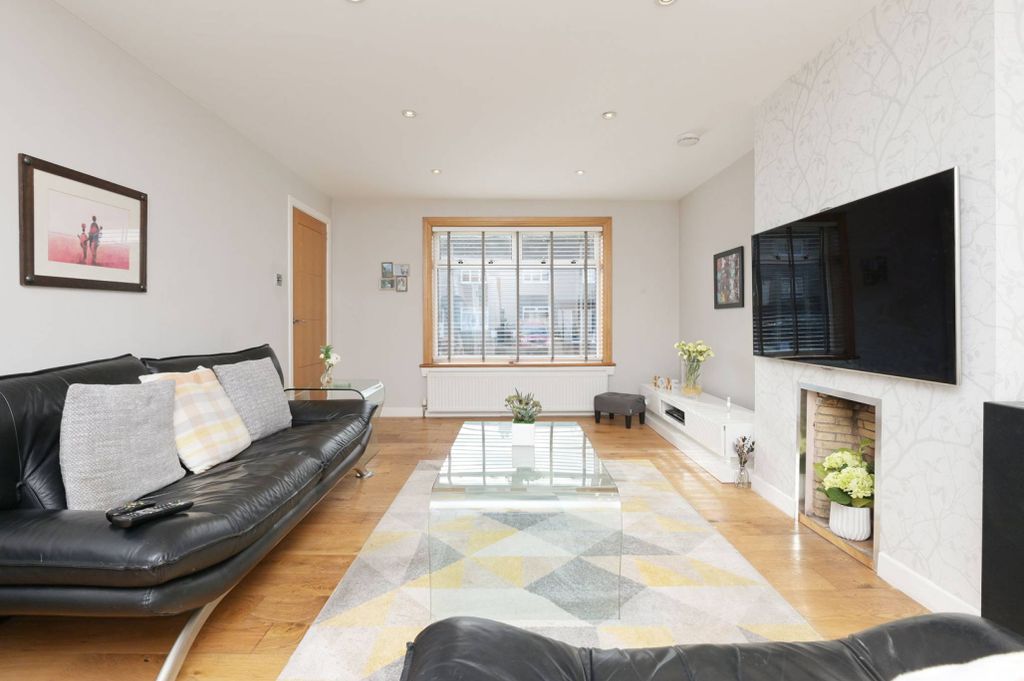 Additional image 2 of 3 bed terraced house for saleStewart Gardens, Currie, Edinburgh EH14