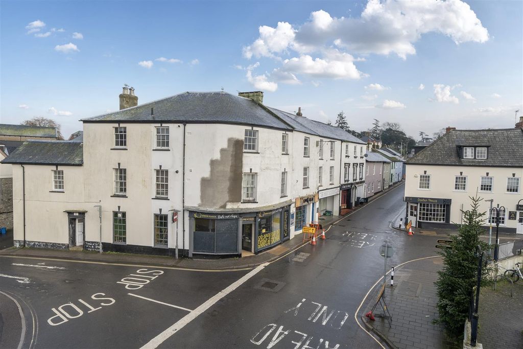 3 bed flat for saleGeorge Street, Axminster EX13