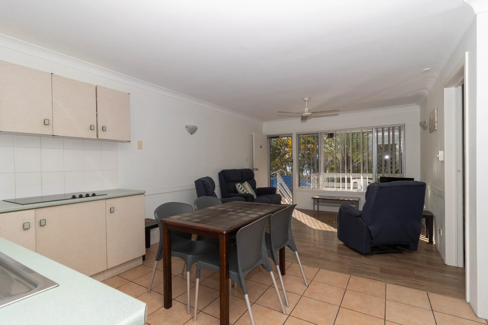 Additional image 9 of 6/477 Esplanade, Torquay QLD 4655