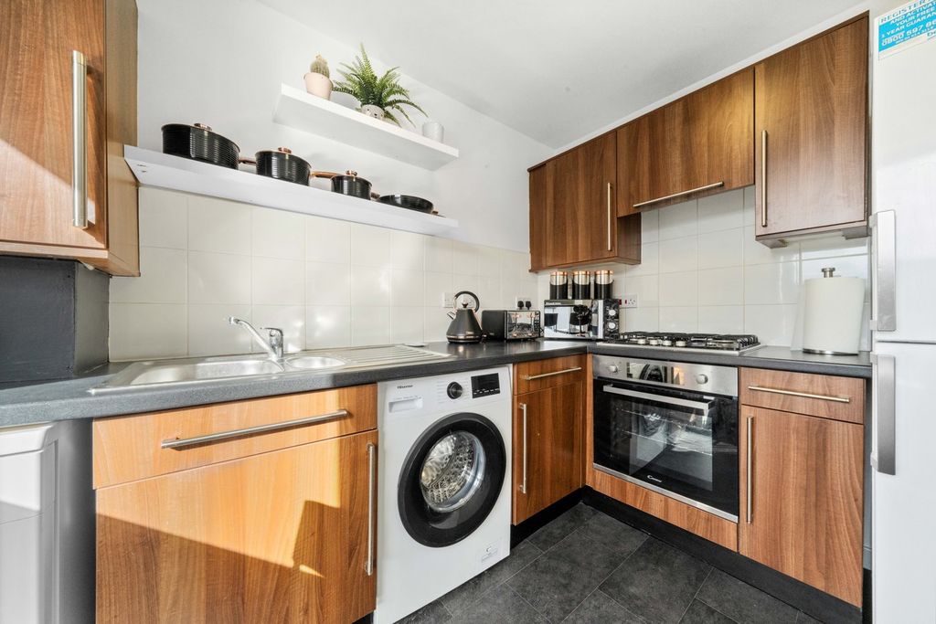 Additional image 5 of 3 bed flat for saleWeir Street, Stirling FK8