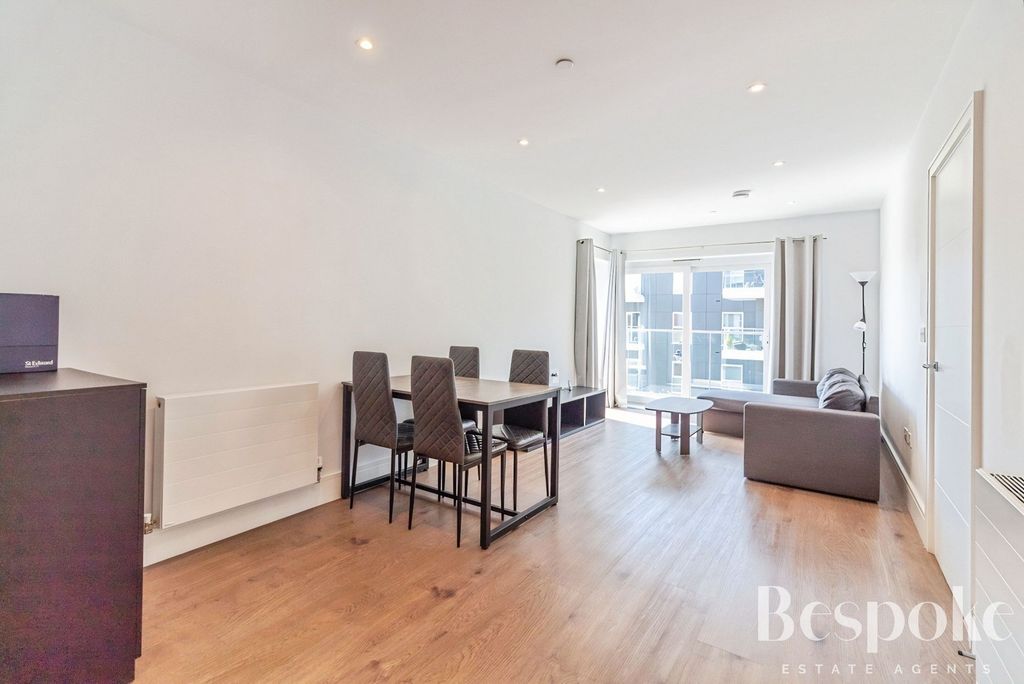 Additional image 3 of 2 bed flat for saleFairhaven Drive, Reading RG2