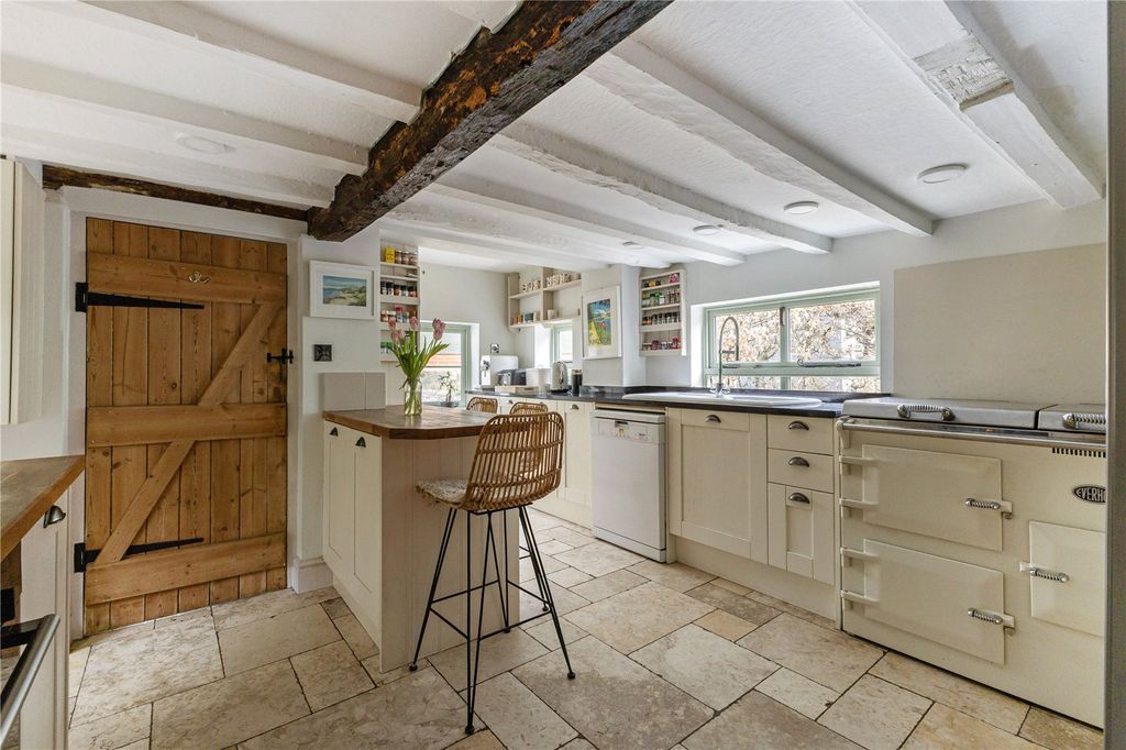 4 bed detached house for saleWeston Patrick, Basingstoke, Hampshire RG25 photo 5