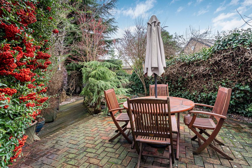 Additional image 15 of 4 bed end terrace house for saleKings Road, Berkhamsted, Hertfordshire HP4