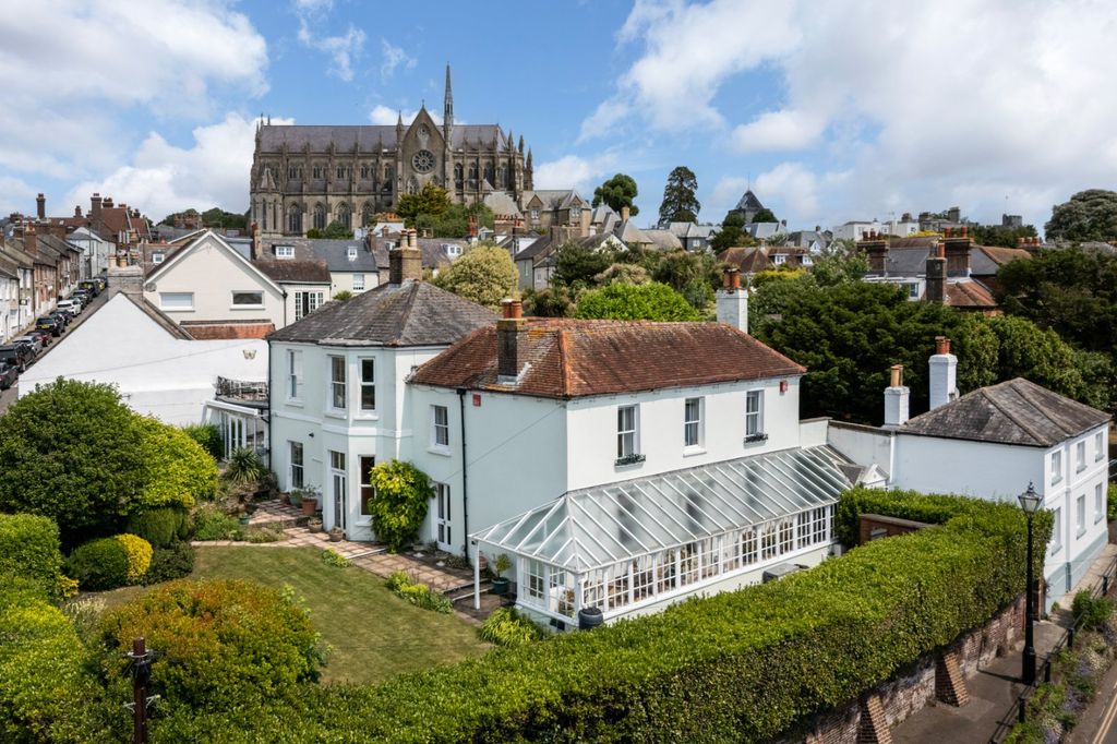 6 bed detached house for saleMaltravers Street, Arundel, West Sussex BN18