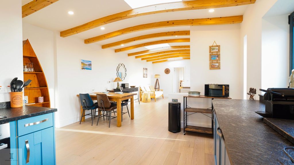 Additional image 7 of 1 bed property for saleHafan Y Traeth, Marine Parade, Barmouth LL42
