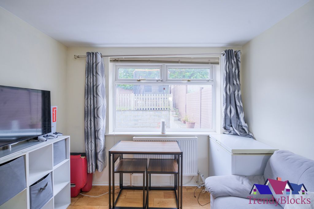 Additional image 10 of 3 bed terraced house for saleHillborough Grove, Chatham ME5