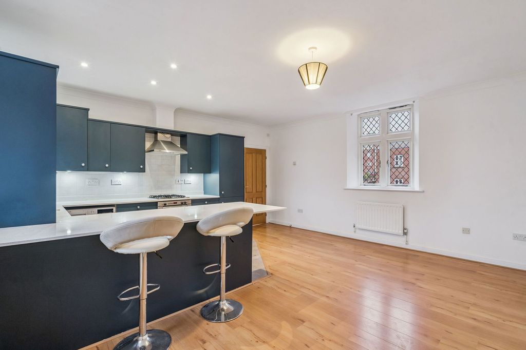 Additional image 5 of 2 bed flat for saleWhielden Street, Amersham HP7