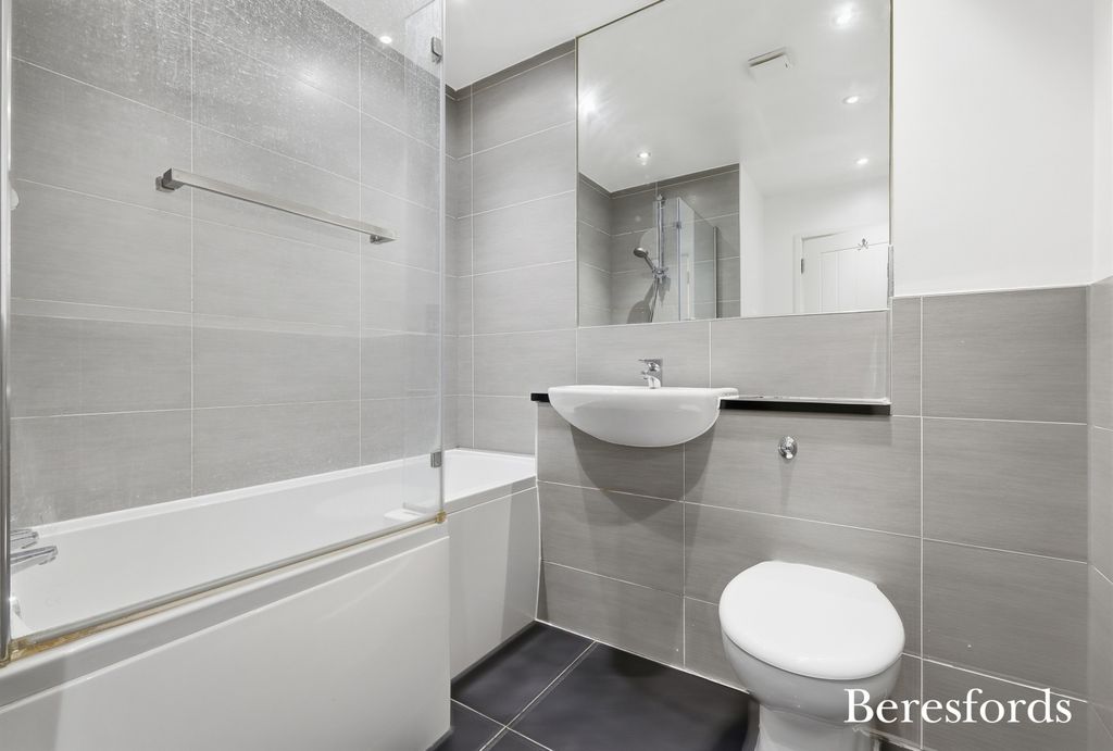 Additional image 13 of 2 bed flat for saleUpminster Road, Upminster RM14