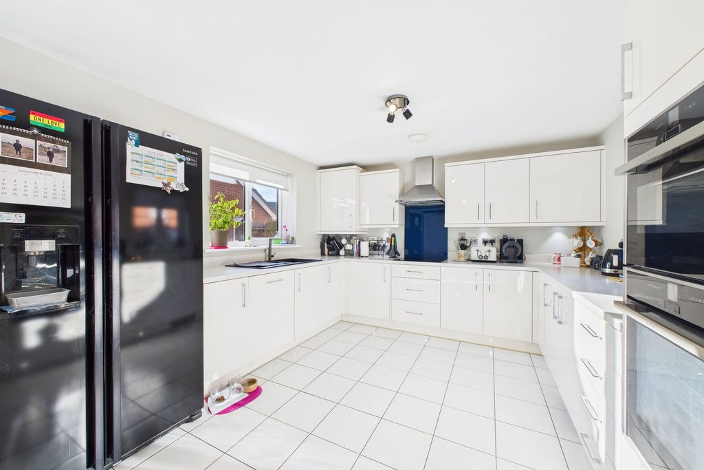 Additional image 6 of 4 bed detached house for saleNuthatch Way, Attleborough NR17