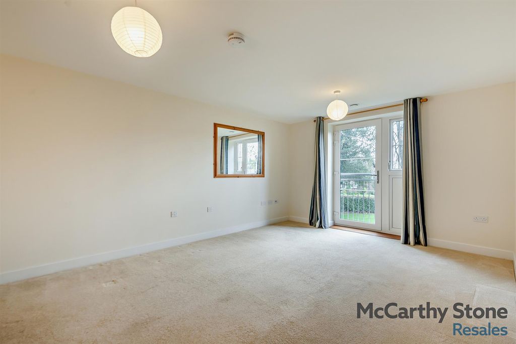 Additional image 2 of 2 bed flat for saleQueen Elizabeth Place, Orchard Lane, Alton GU34