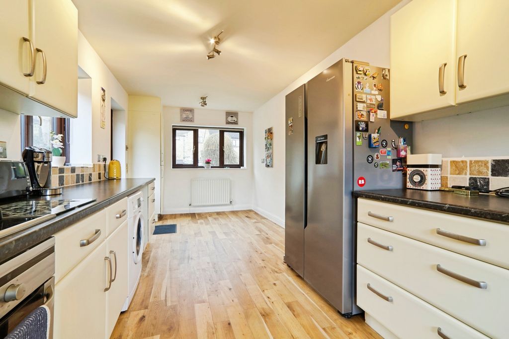 4 bed detached house for saleWaterside, Bingley BD16 photo 5