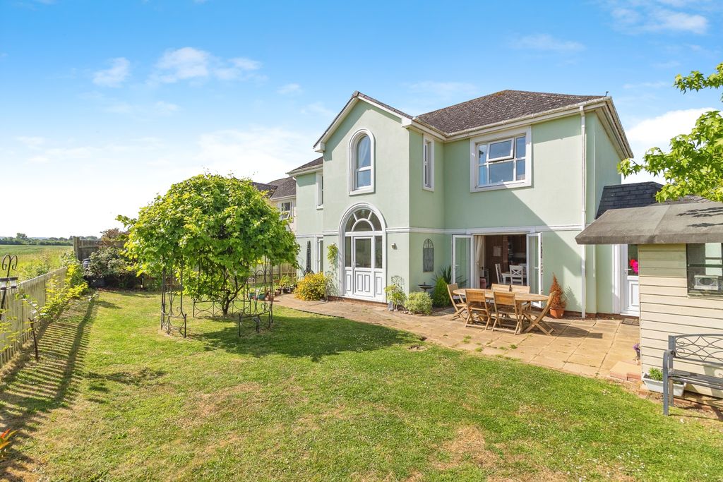 5 bed detached house for saleGoldcrest, Aylesbury HP19