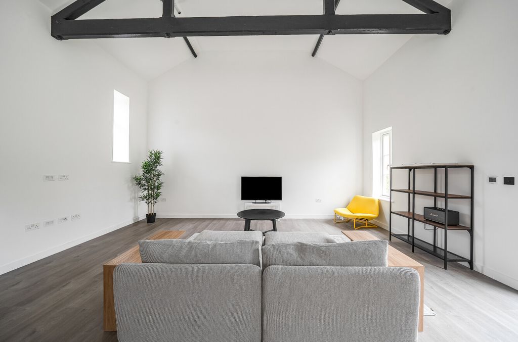 Additional image 19 of 2 bed flat for saleDaffodil Crescent, Barnet EN4
