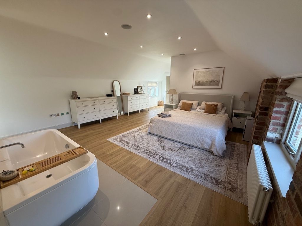 Additional image 18 of 4 bed barn conversion for saleHigh Street, Castle Donington DE74