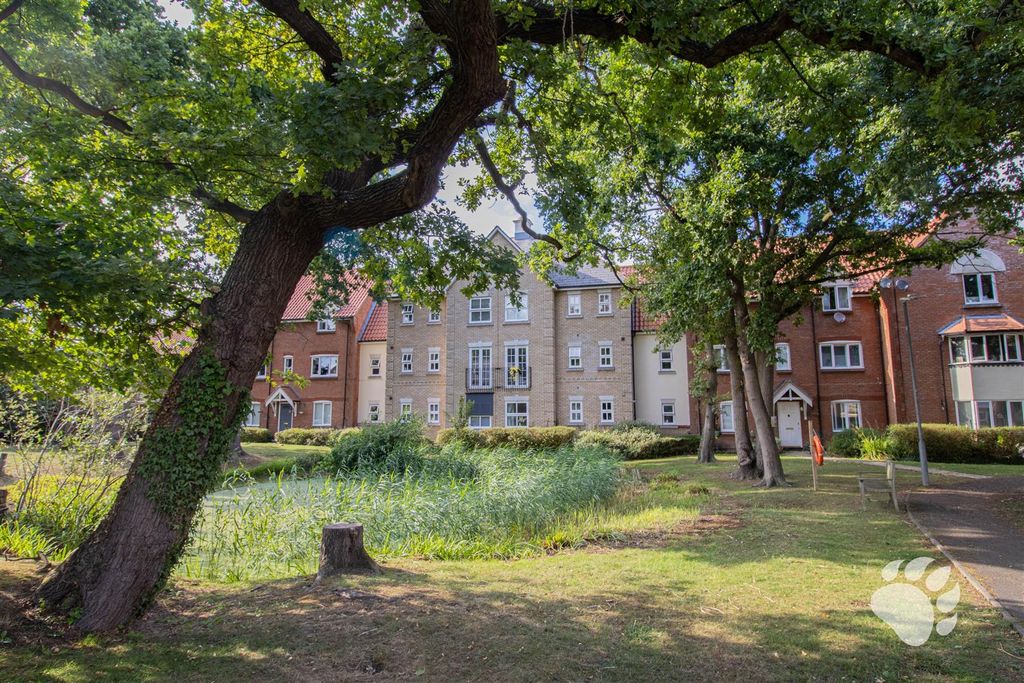 Additional image 16 of 2 bed flat for saleHandleys Court, Noak Bridge SS15